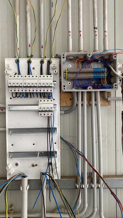 Instalatii electrica industriale casa panouri fotovoltaice