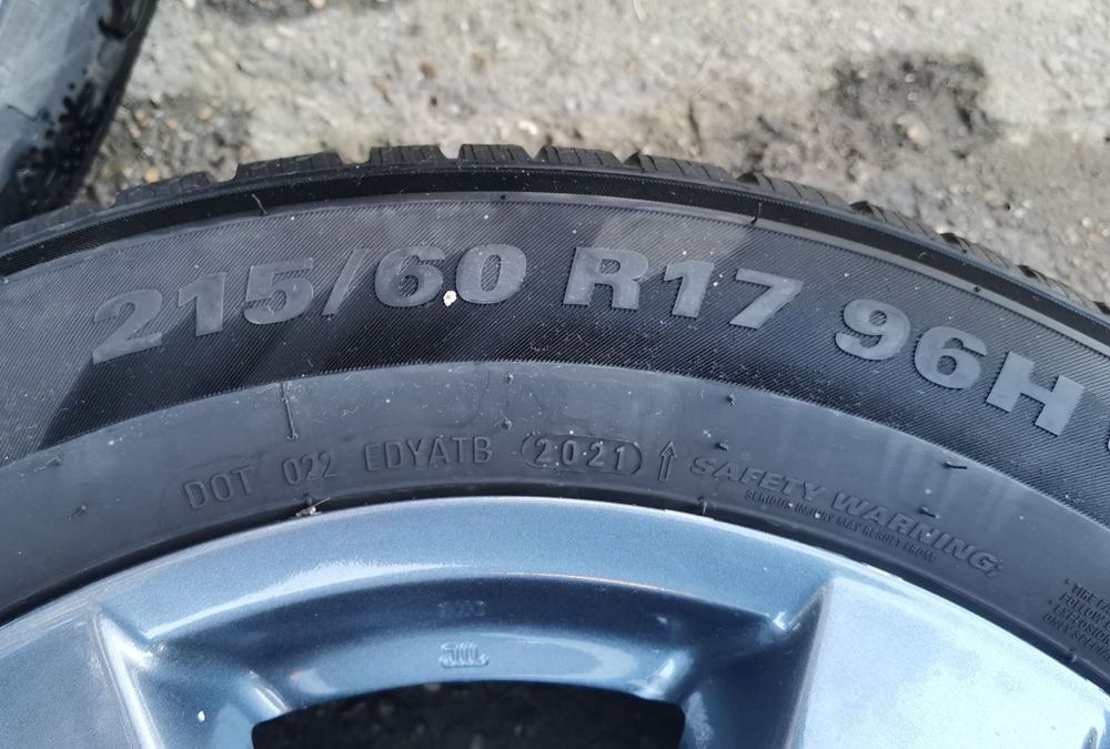 Зимни гуми 215/60 R17 с джанти