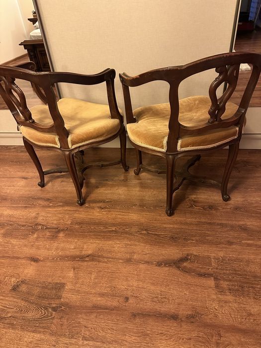 Scaune din lemn masiv