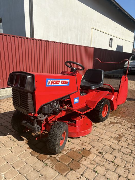 Tractor de tuns iarba