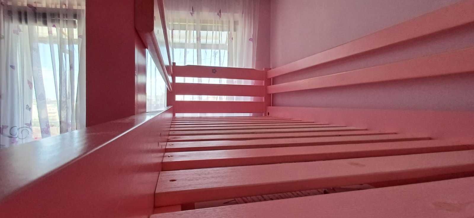 Двуетажно легло с гардероб и етажерка