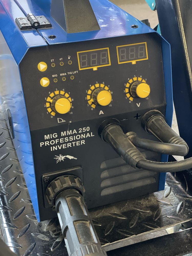 Заваръчен телоподаващ апарат MIG MAG 250