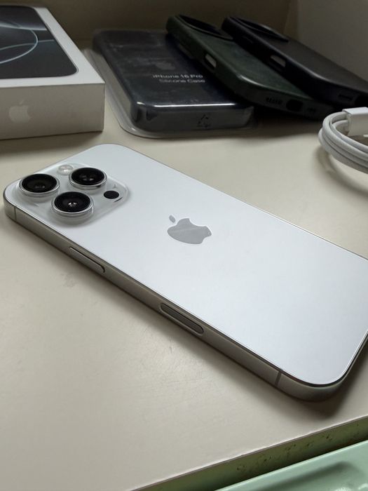 Iphone 16 pro / 128GB E-SIM