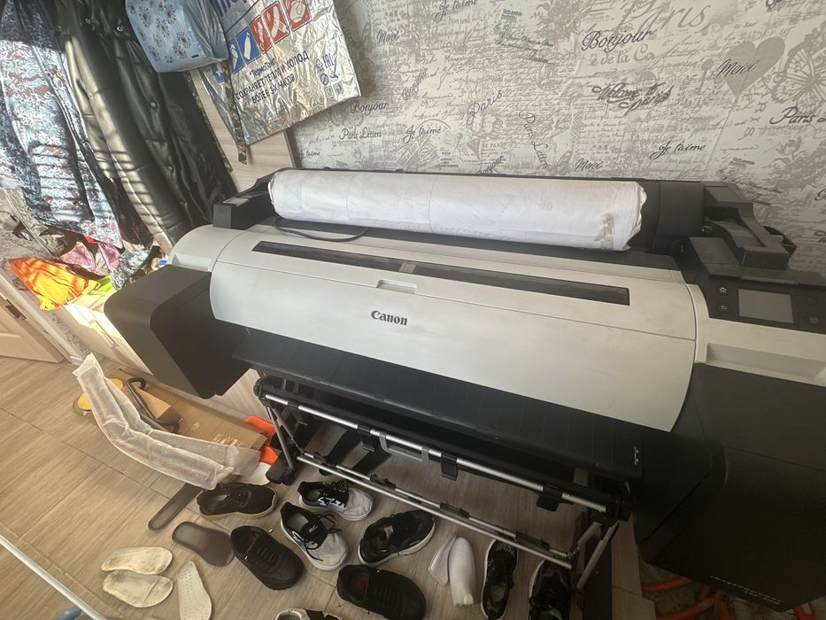 широкоформатный принтер Canon imagePROGRAF TM-300.
