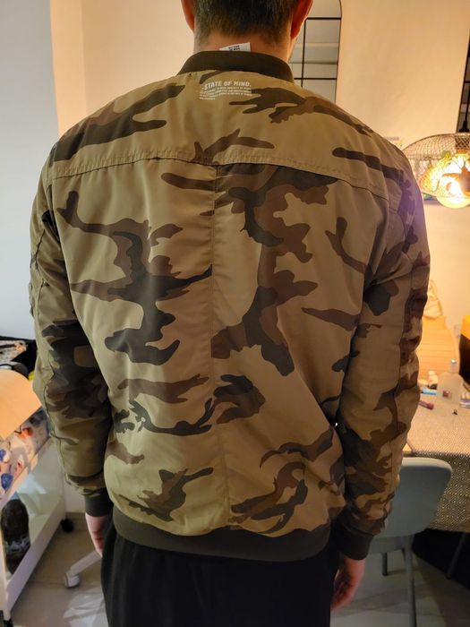 Geaca Pull&Bear kaki, army print, marimea M
