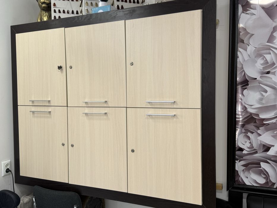 Салон красата жениски салон шкаф mankyur stol