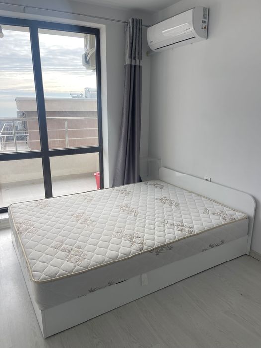 Легло с матрак в прекрасно състояние