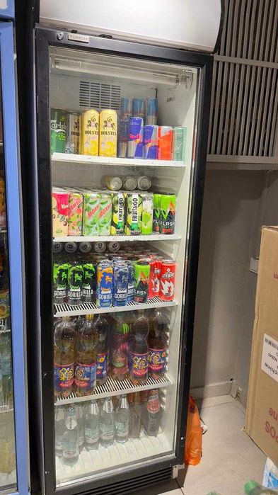 Продам холодильник витринный (для магазина)