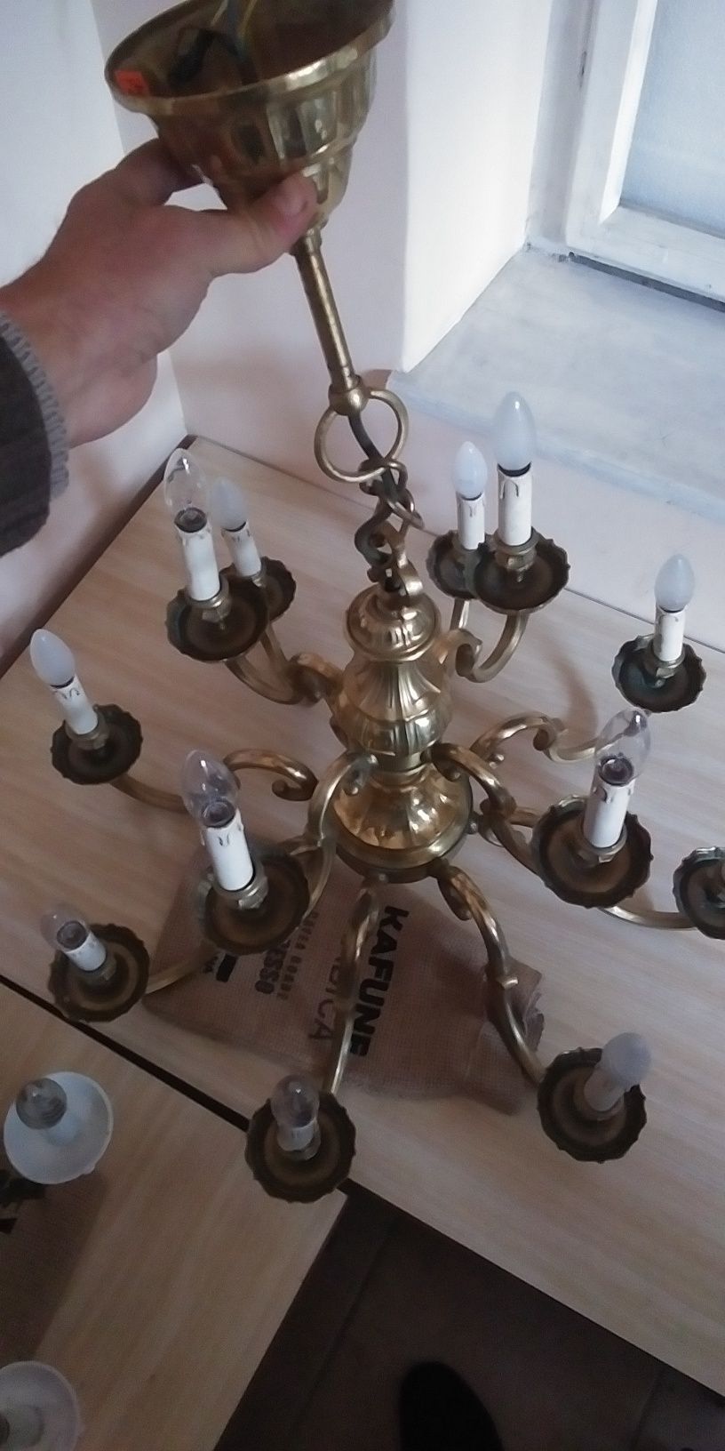 candelabre din bronz masiv foarte greu , cu 12 brate
