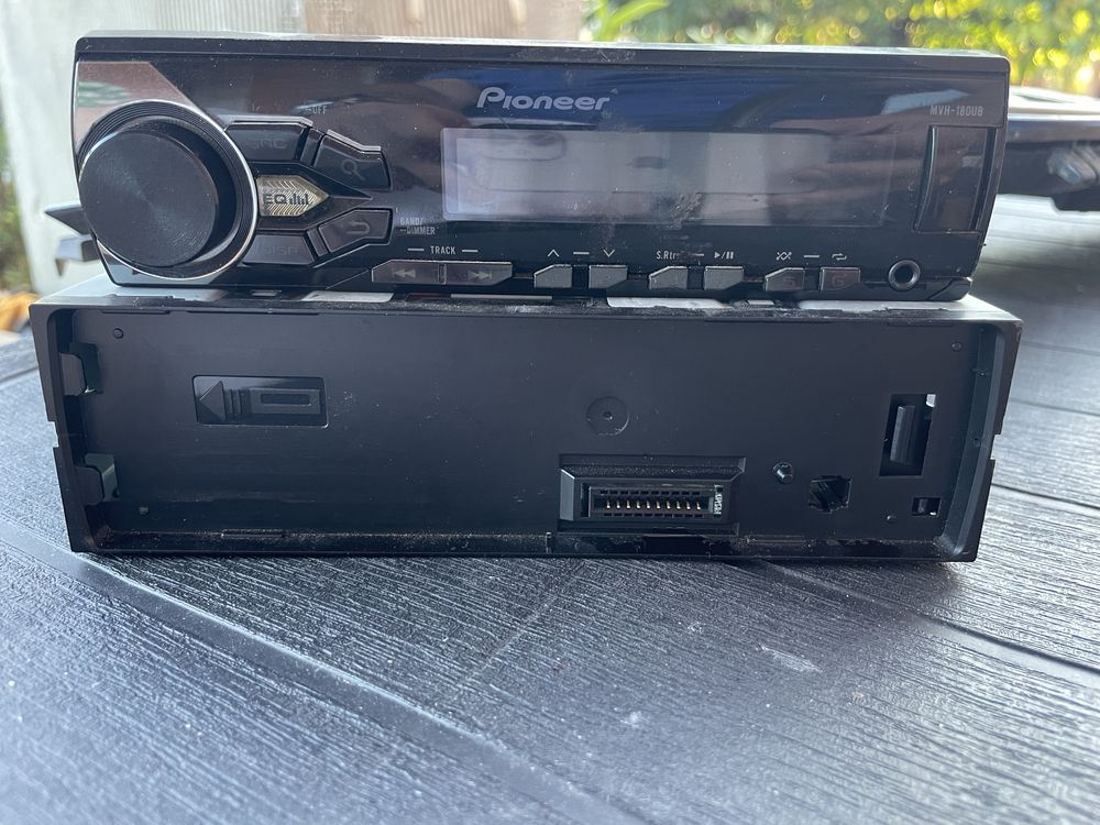 Аудио плеър за кола Pioneer - MVH-180UB