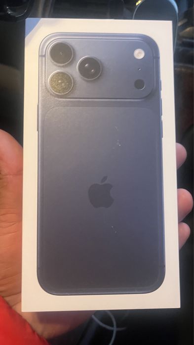 Продам Ipone 17 про макс 256 соригинал 11 sim и еsim темно синий