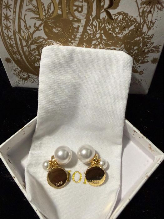 Обеци видове Dior