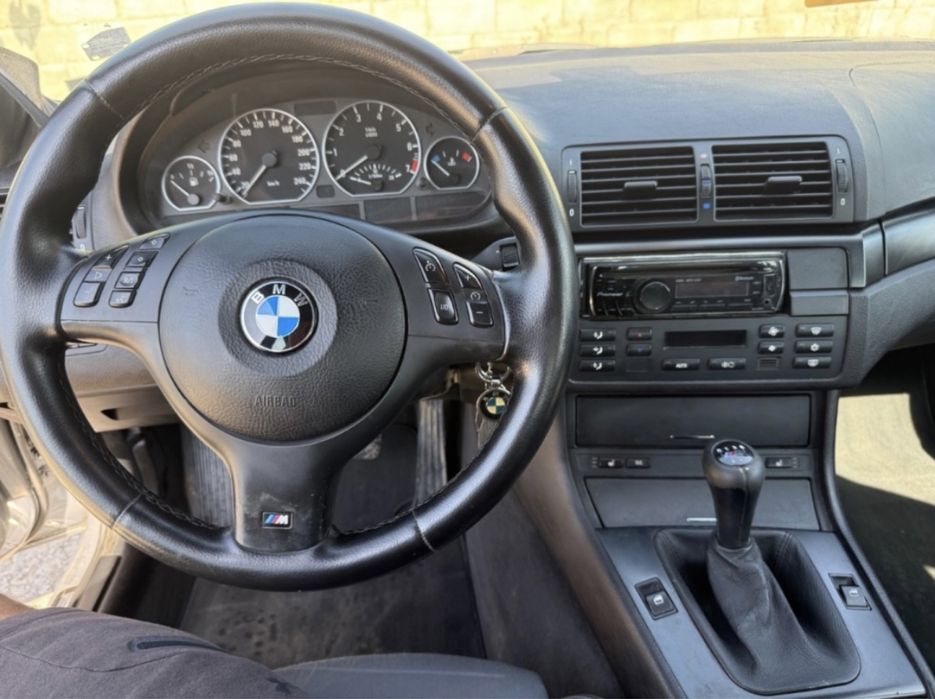 BMW 320 2.0i, Седан