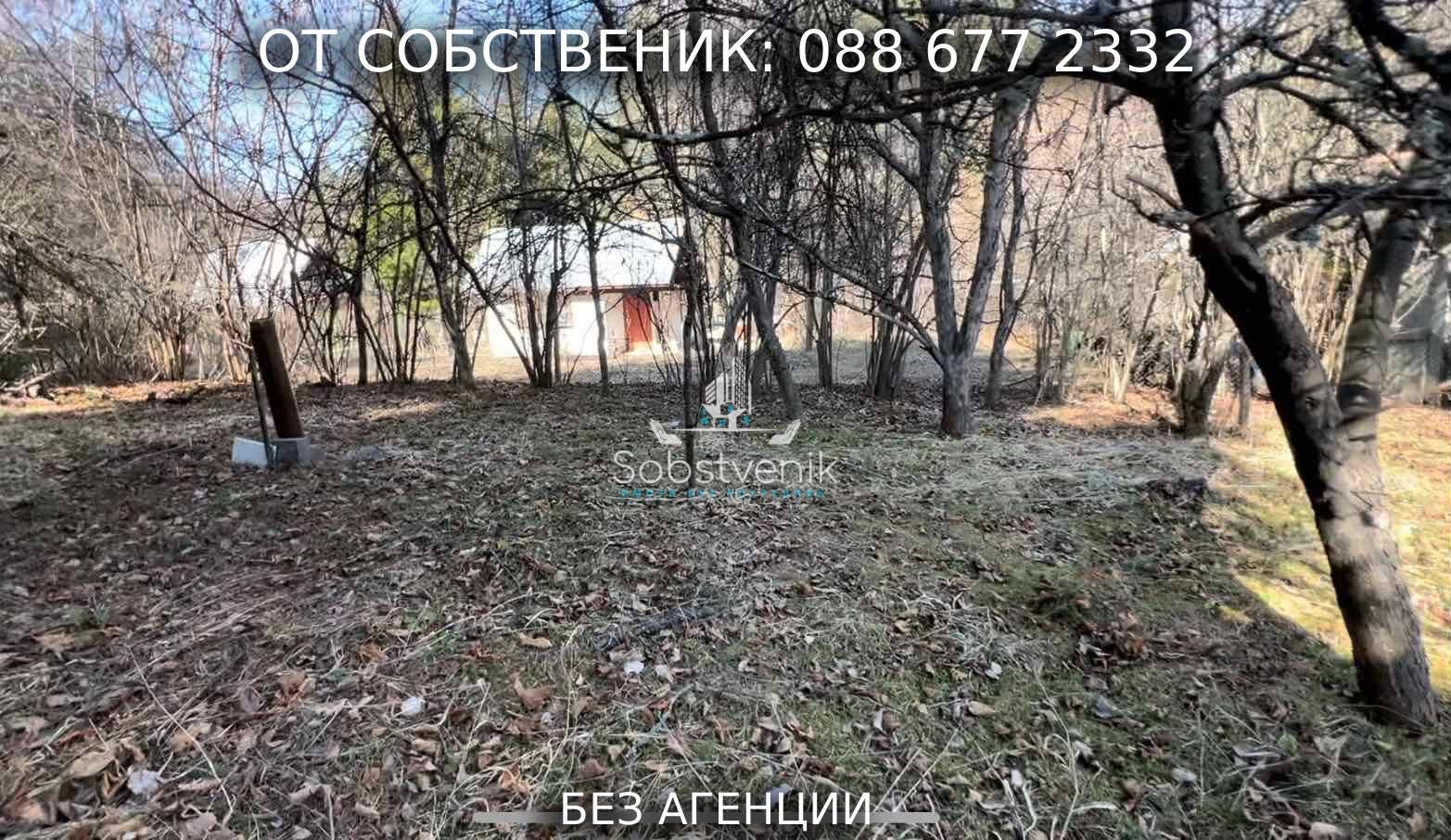 Имот с малка сграда в хижа Равнища, местност Котлина, над с. Дедево