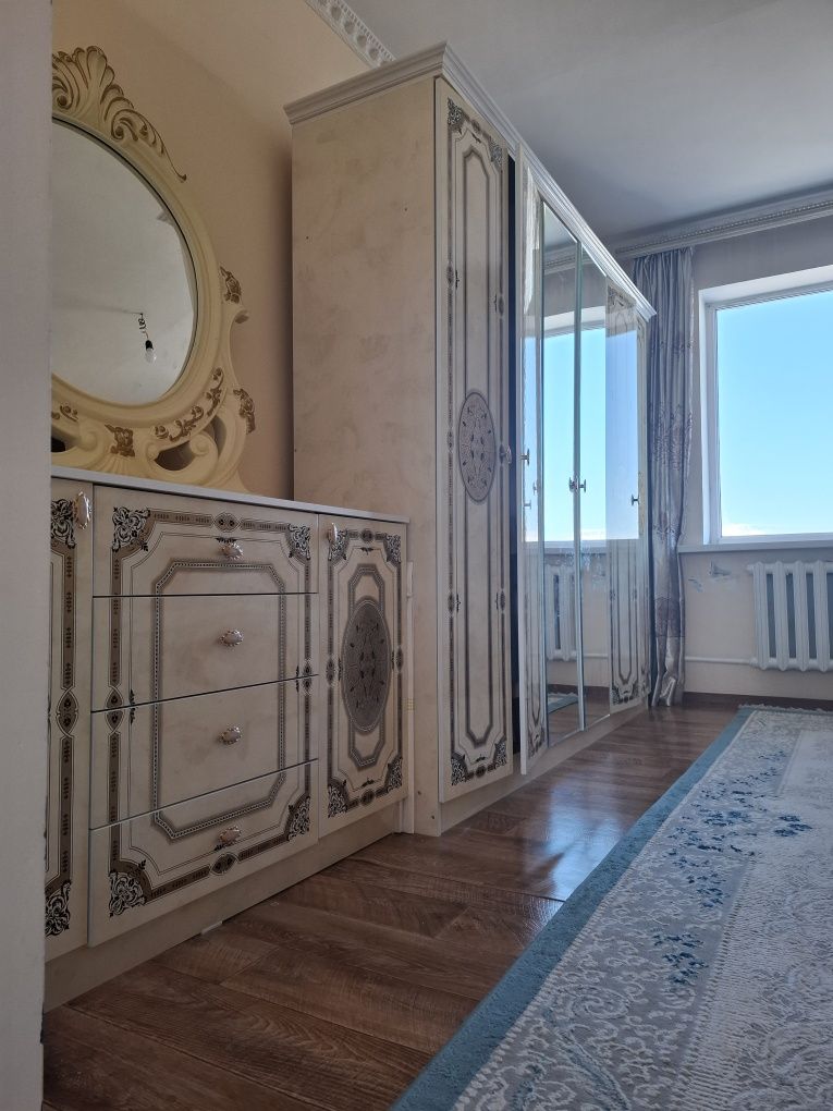 Продаётся спальная гарнитура, манеж