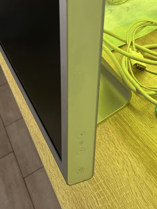 Apple cinema display monitor