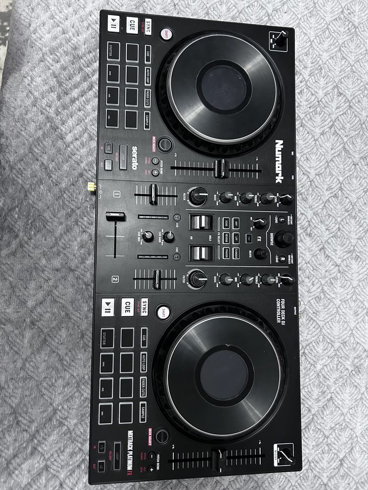 Dj контролер Numark Mixtrack Platinum fx