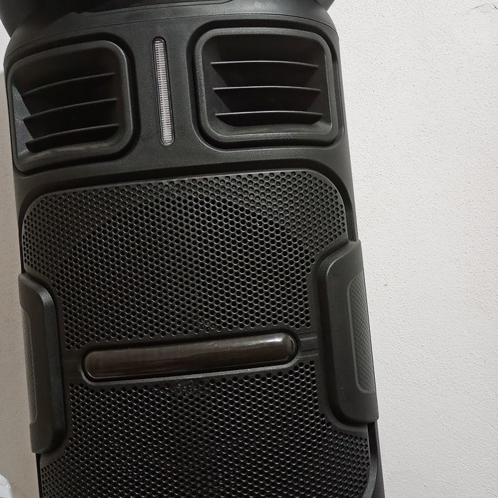 Vând boxa cu bluetooth