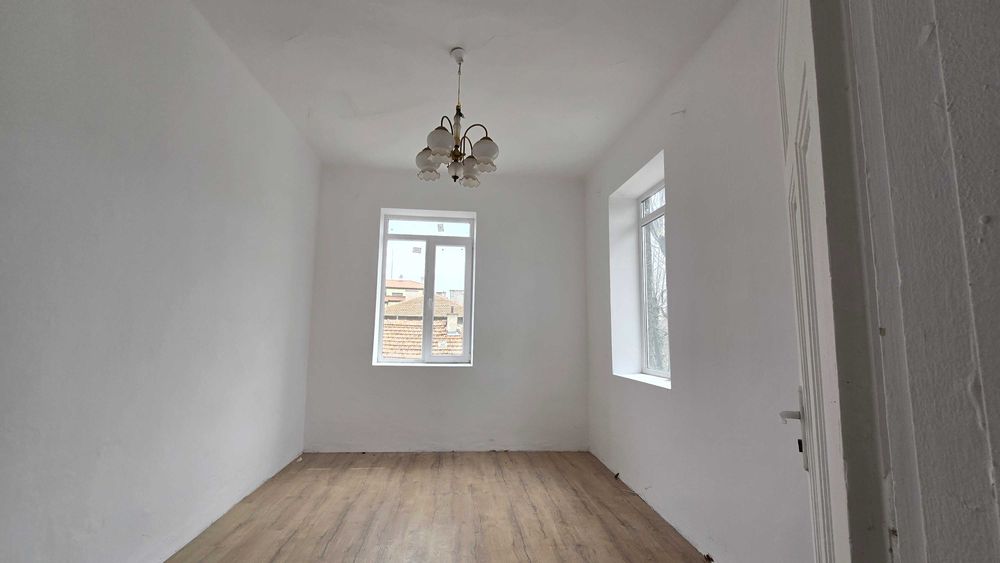 Дава се под наем Офис в Варна, Галата - 230 кв.м за 1380 € - Снимка #5