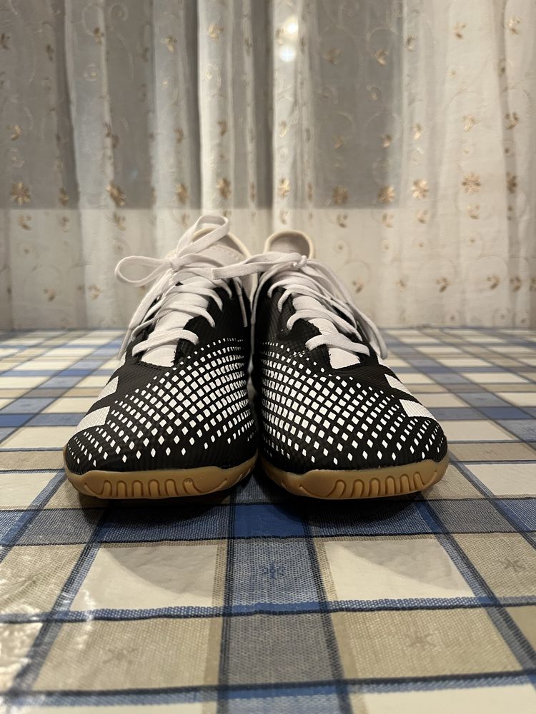 Спортни обувки Adidas Predator