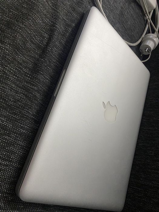 Macbook Pro (бата не держит)