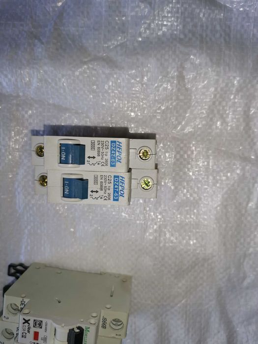 Sigurante electrice moeller de 32 A si hepol 25  A transport GRATUIT