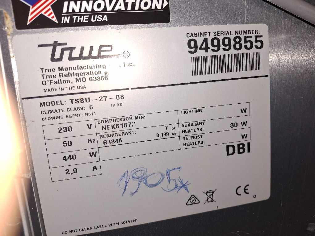 Хладилна маса с вграден салат  TRUE