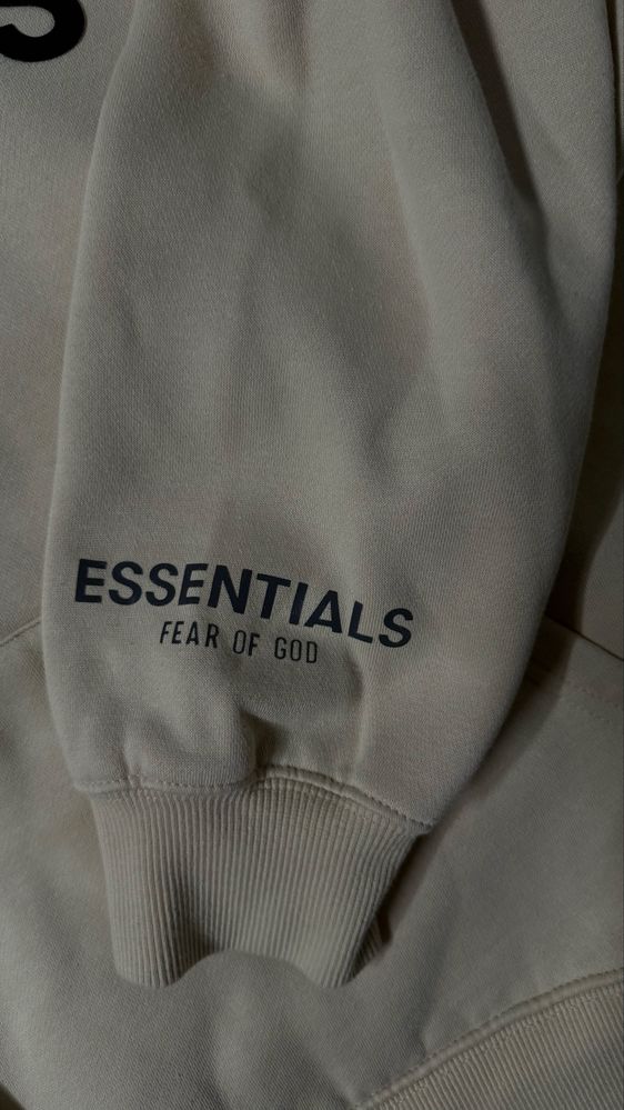 Анцуг/ tracksuit на essentials