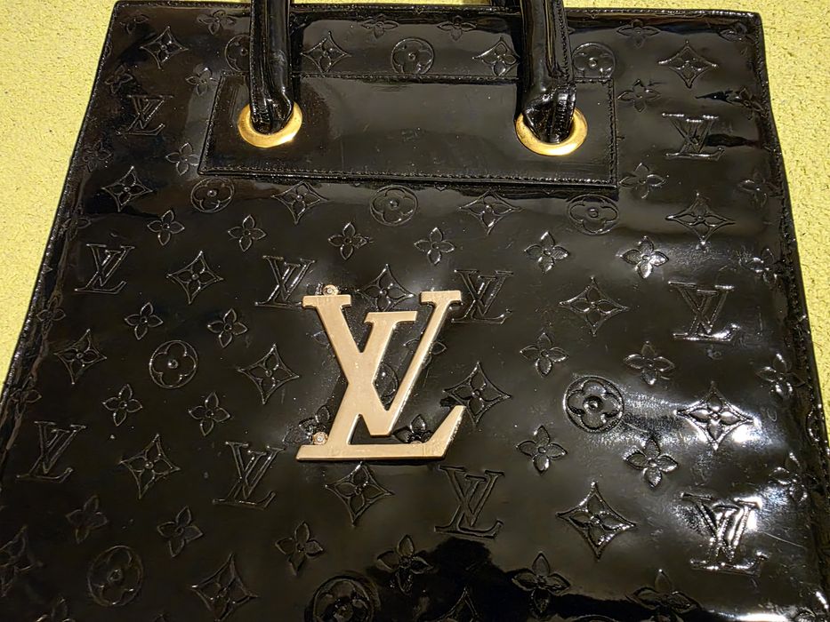 Естествен лак луксозна чанта Луи Вютон. Голям обем.