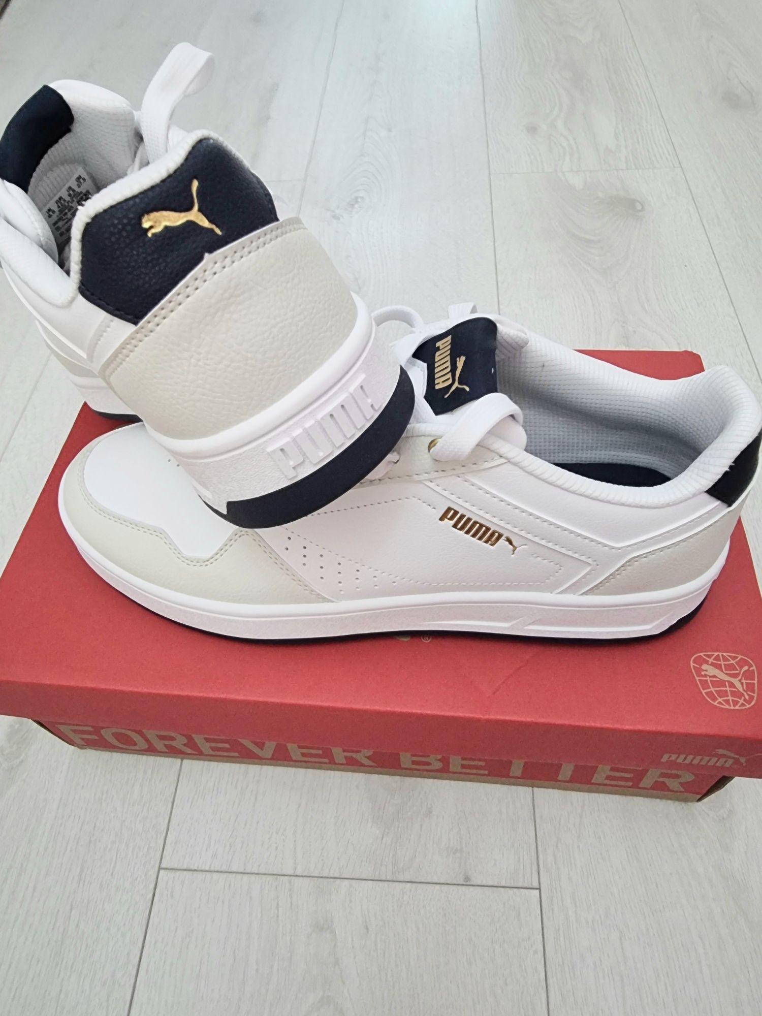 Vând adidași Puma Court Classic