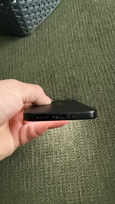 Vand iphone 15 negru 128 gb 94 % baterie