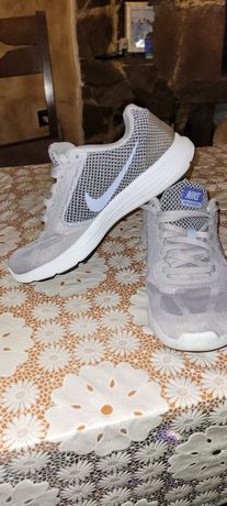 Nike revolution 3