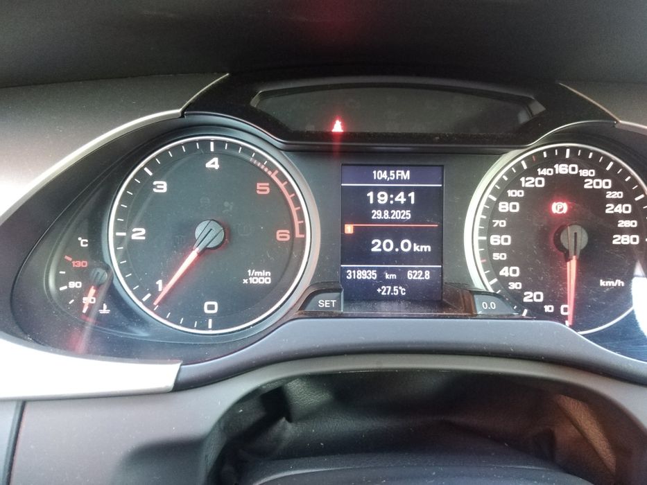 AUDI A 4 B8 2010 2.0