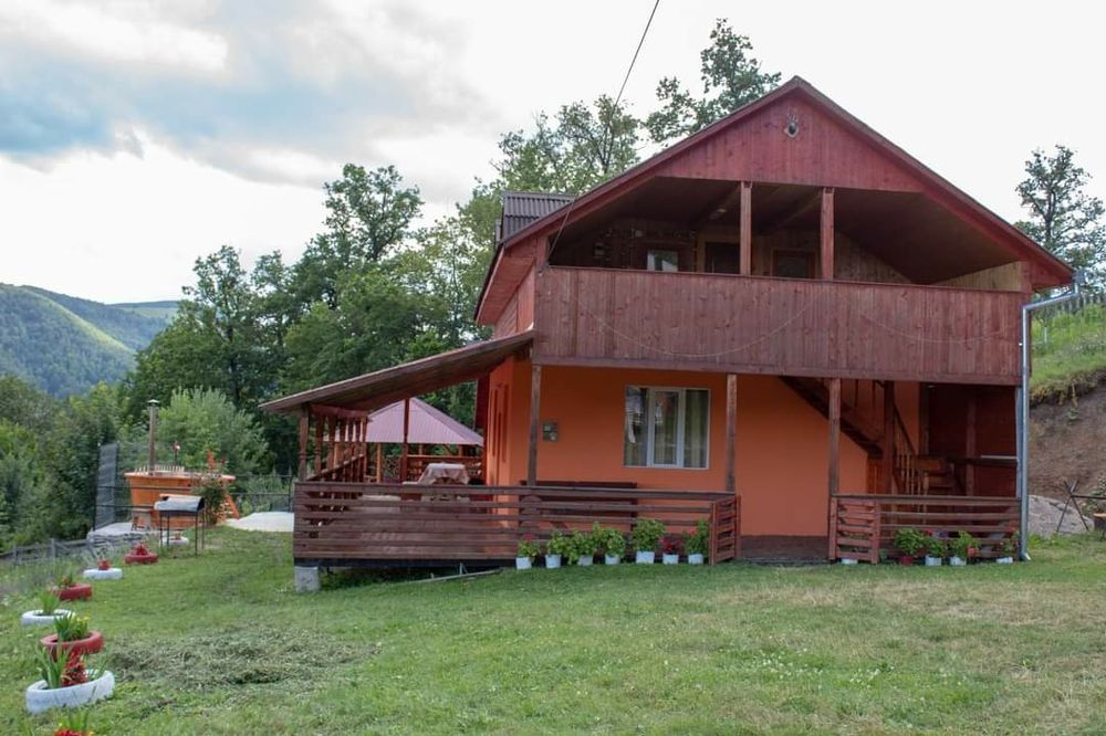 Cabana la Somesu Rece libera de Revelion si Craciun