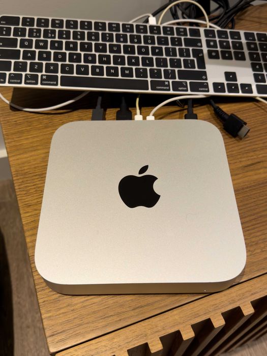 Mac Mini M2 16GB RAM + Touch ID Keyboard + Trackpad