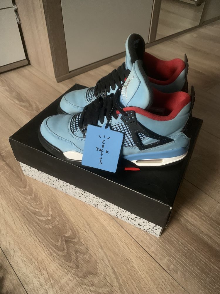 Jordan 4 Travis Scott