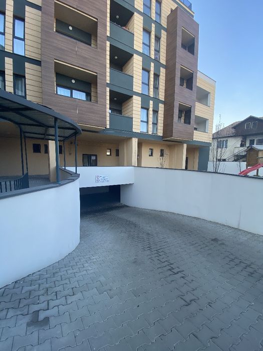 Proprietar vand Apartament 62 mp cu parcare subterana