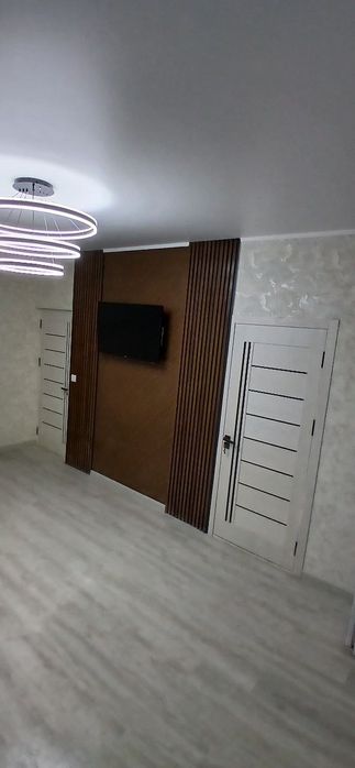 Mirzo Ulugʻbek metrosi oldidan 1/4/4  shinam yangi kvartira beriladi