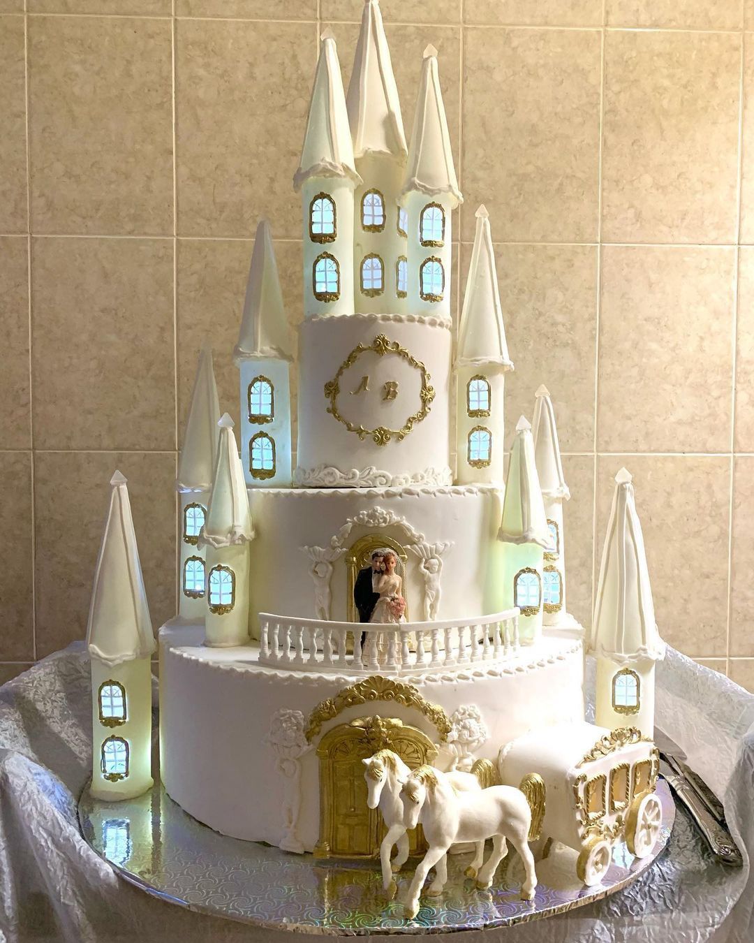 Свадебный торт. Торты на заказ Астана. Торты на юбилеи.