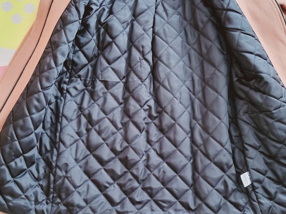 Palton din stofa de lana si gluga captusita cu blana naturala