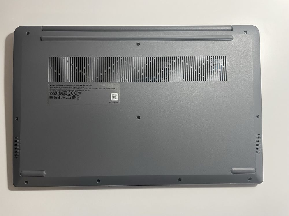 Laptop ultraportabil Lenovo