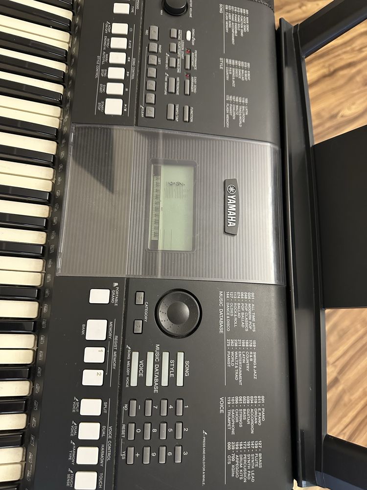 Синтезатор YAMAHA PSR E423
