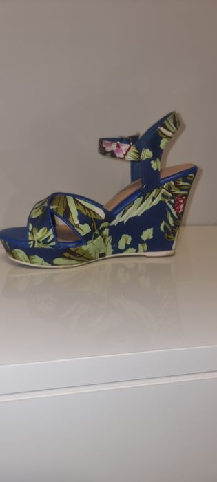 Дамски цветни сандали