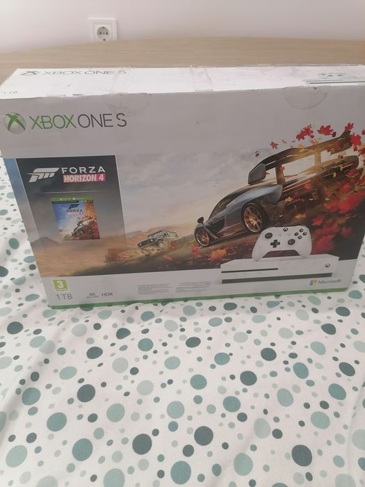 Продавам Конзола  XBOX ONE S