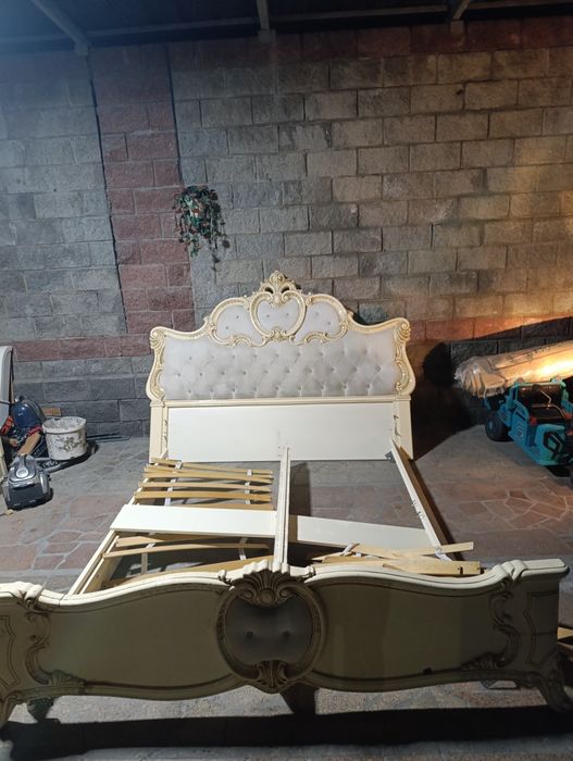 Кровать с тумбами