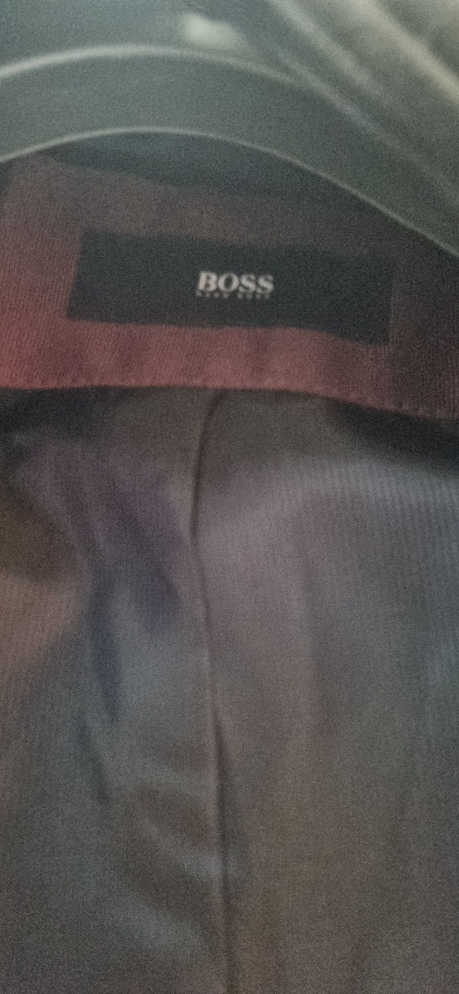 Boss костюмы и пальто шерстяной  оба новые на размер м  с Германии