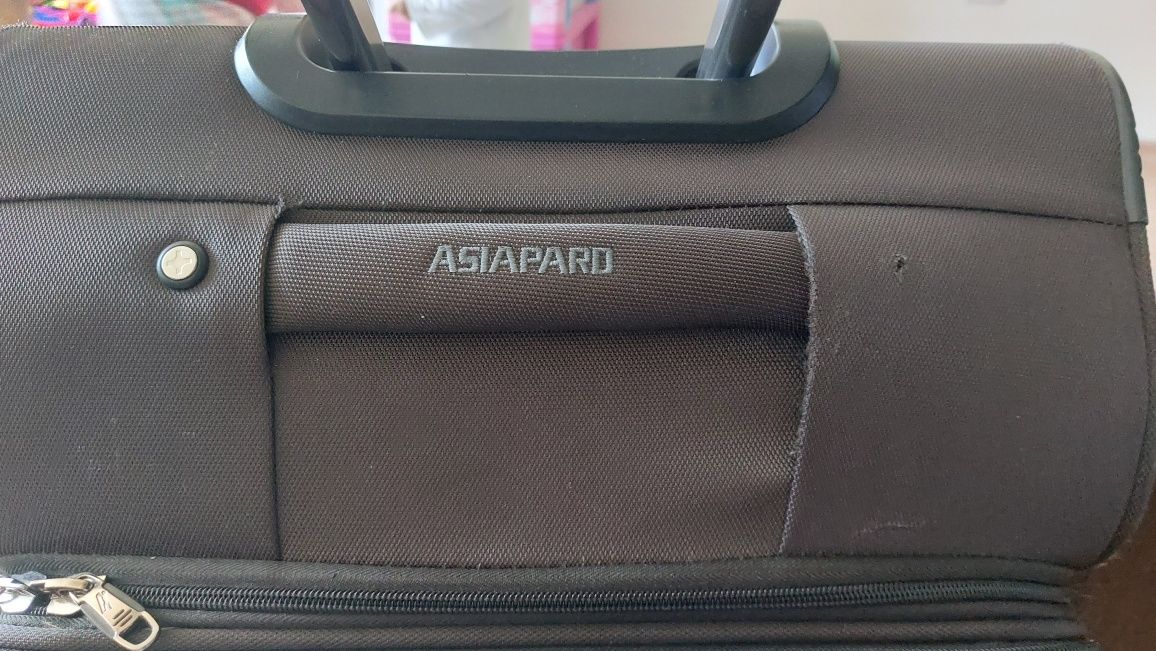 Чемодан б/у біреу