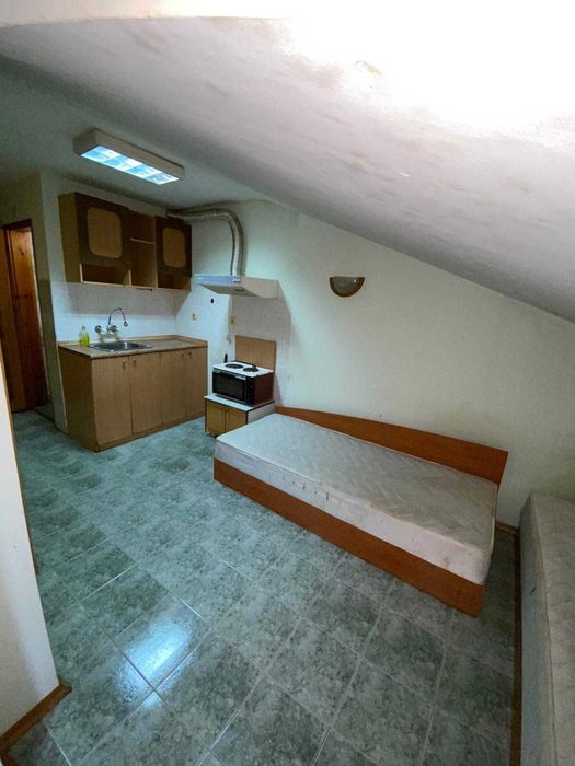 Дава се под наем Едностаен апартамент в Бургас, Център - 19 кв.м за 150 € - Снимка #1