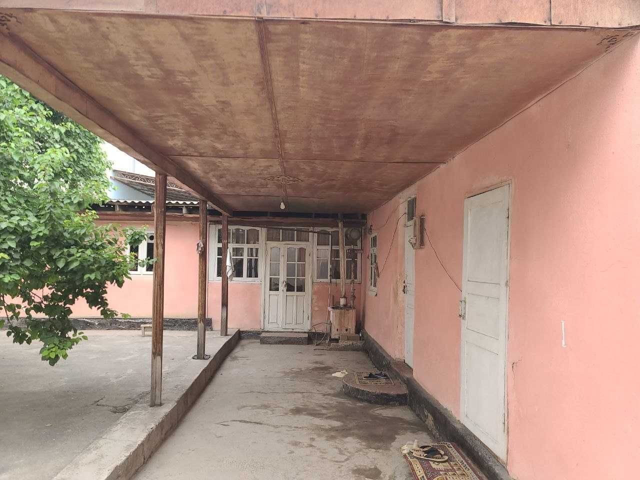 Guliston shahar Dostlik mahallasida hovli uy sotiladi