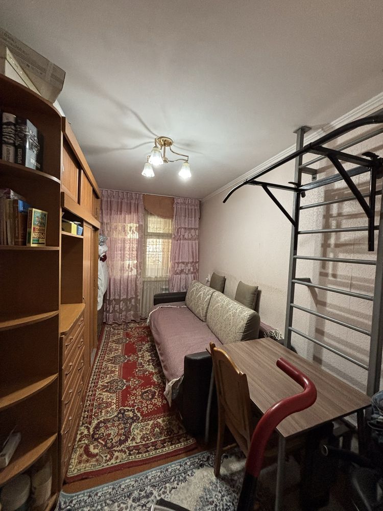 Продаётся 3-× комнатная квартира в 16 микрорайоне